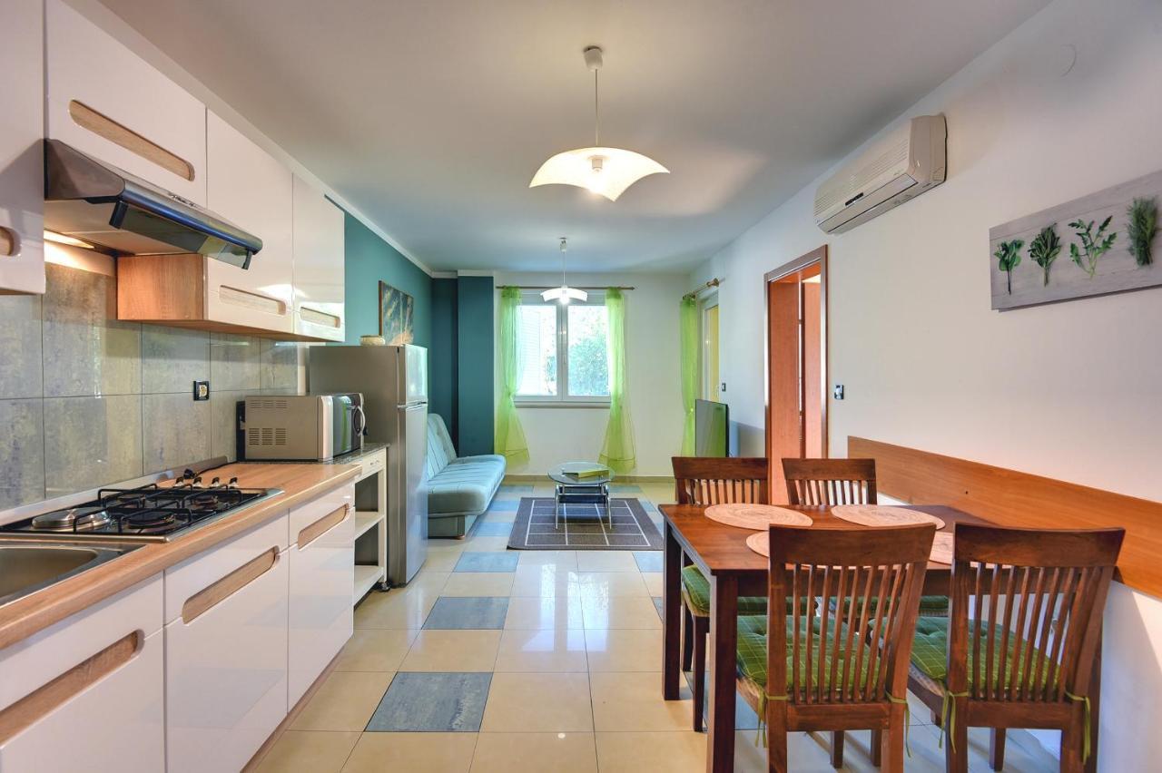 Apartments Universe Pula Luaran gambar